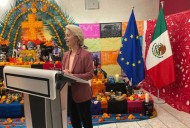 Úrsula von der Leyen celebra el Día de Muertos en Europa y grita “¡Viva México!”