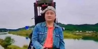 Quién era el influencer chino de 55 años que transmitió en vivo su muerte tras estrellarse su avión ultraligero casero