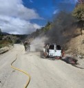Incendio en Cuesta del Ternero: una camioneta quedó destruida por completo