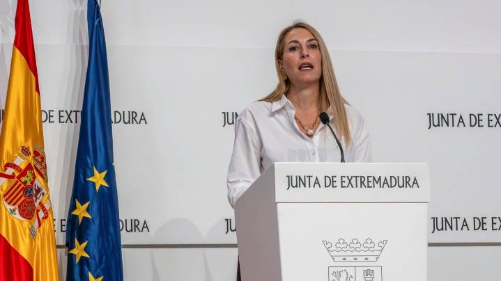 Guardiola, la baronesa 'roja' del PP que intenta librarse de la pesada losa de Vox