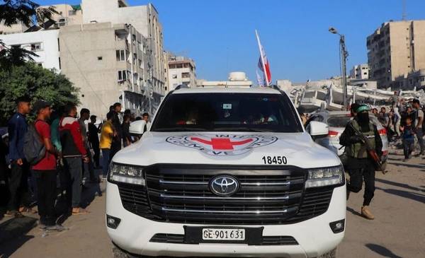 Hamas liberó a todos los rehenes vivos e Israel excarceló la primera tanda de prisioneros