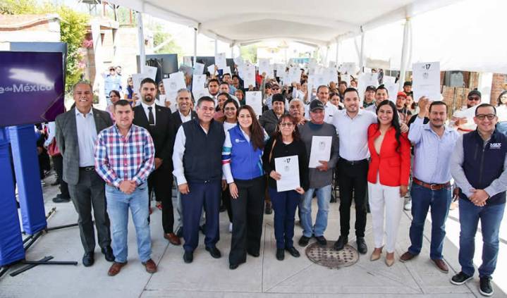 Tere Jiménez Cumple el Sueño de 200 Familias de Calvillo al Entregarles las Escrituras de su Hogar