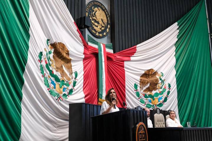 Mara Lezama celebra en el Congreso, 51 años de Quintana Roo