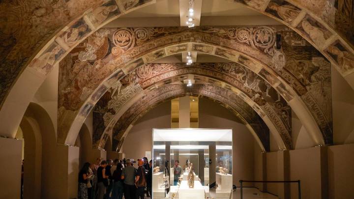 El Ayuntamiento de Sijena pide a la jueza que aperciba al ministro Urtasun por intervenir en el litigio por las pinturas murales