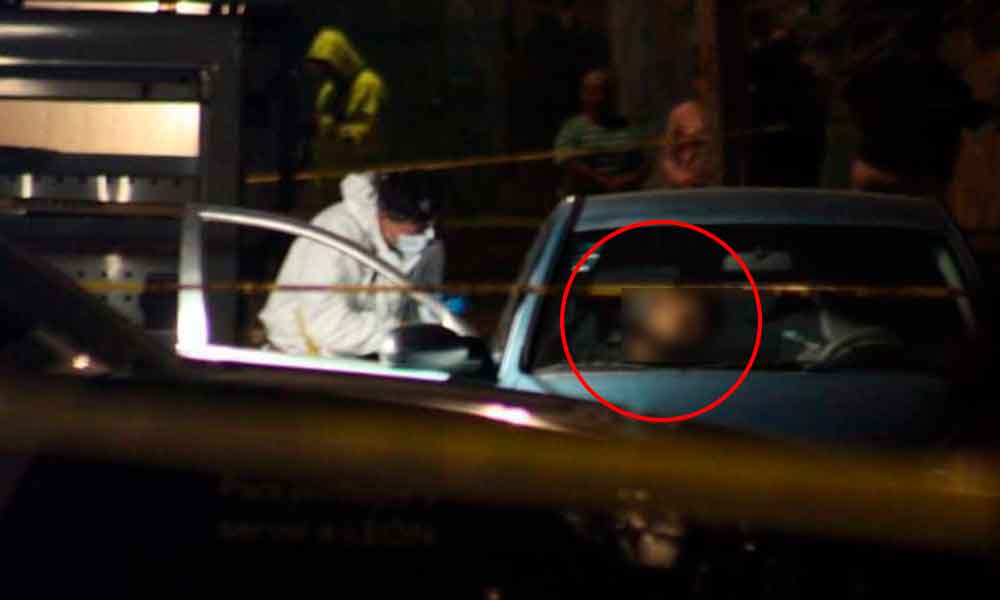 BALEAN A DOS HOMBRES EN SU CAMIONETA EN LEÓN