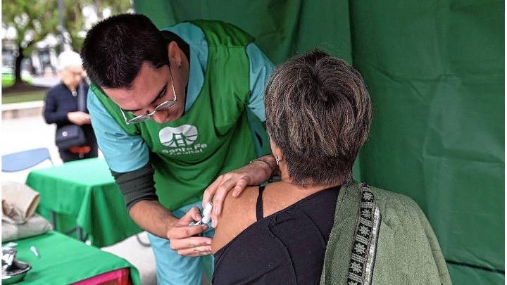 #ModoVacuna: continúa la campaña itinerante de vacunación en la ciudad