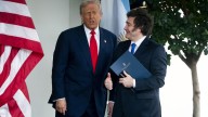 Trump recibe a Milei como gran aliado estratégico pero advierte que el apoyo económico depende de su victoria electoral en octubre