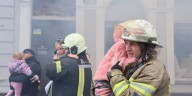 El testimonio de los sobrevivientes del bombardeo de Putin sobre una zona residencial de Kiev: “Esta es su paz”