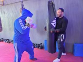Jóvenes en proceso de reinserción comparten práctica de boxeo con “Nazareno” Zuleta.