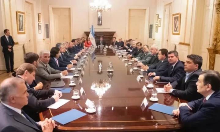 Sin convocar a Kicillof, Milei recibirá este jueves a la mayoría de los gobern