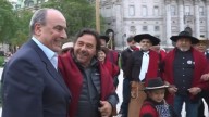 "Quiero que se hagan las obras": el reclamo de Sáenz a Milei en Plaza de Mayo
