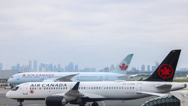 Video Shows Plane Clip Two Others As It's Being Towed On The Tarmac