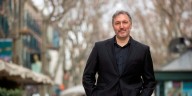 Carlos Zanón: “El libro es un enfermo con una salud de hierro”