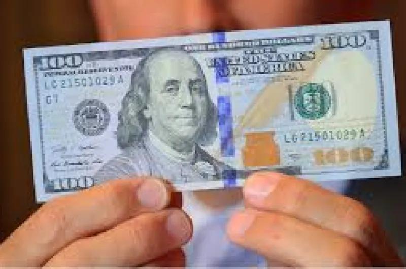 El dólar oficial bajó $10 y cerró a $1.515, el mayorista $1.480