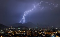 Tormentas eléctricas en Santiago: Meteorología emite aviso por fenómeno que golpeará tres regiones del país, entre ellas la RM