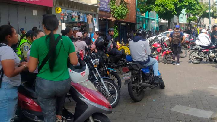 Autoridades desalojan a vendedores informales del Bulevar de Sabana Grande en Caracas