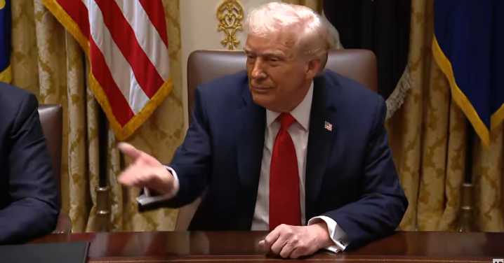 Kevin Rudd approached Donald Trump after tense press conference moment
