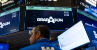 Cierra Wall Street en rojo en medio de la creciente tensión entre EUA y China
