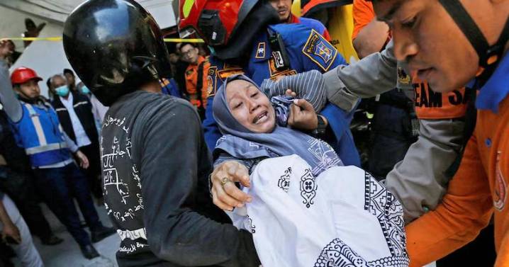 Indonesia Earthquake Hampers Rescue at Collapsed Boarding School