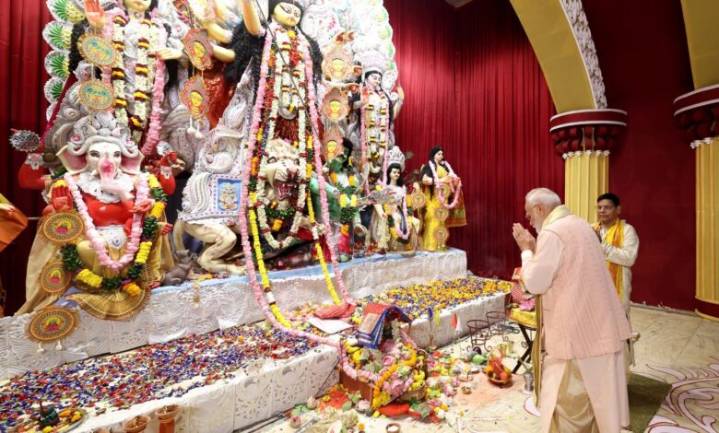 PM Modi Extends Greetings on Maha Navami, Wishes Prosperity and Success