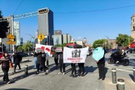 Protestan trabajadores del SAT; piden justicia laboral