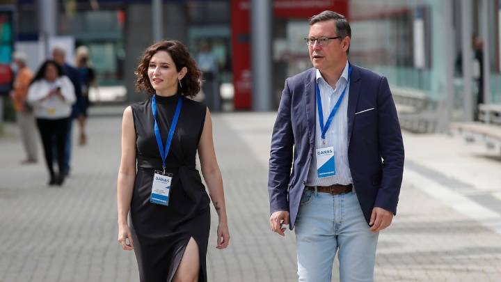El 'número dos' de Ayuso carga al Ayuntamiento de Madrid el salario de su jefe de Gabinete y de una asesora de prensa