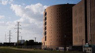 Dallas County Sheriff’s Office issues arrest warrants for employee following assault on inmate