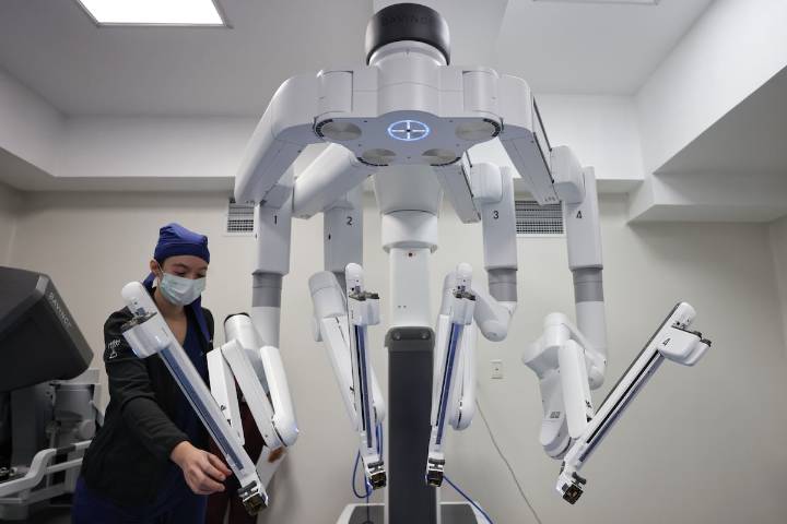 ISSSTE realiza exitosas cirugías robóticas en el CMN “20 de Noviembre” 