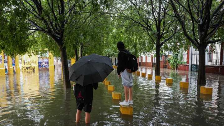 La lluvia deja más de 700 incidencias en la provincia de Sevilla, 600 solo en la capital, con el récord de 115 litros metro cuadrado