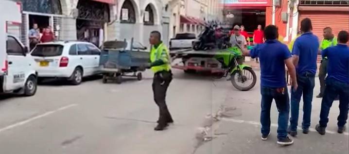 Policía indicó que patrullero en el centro no agredió a una mujer: “La empujó un particular”