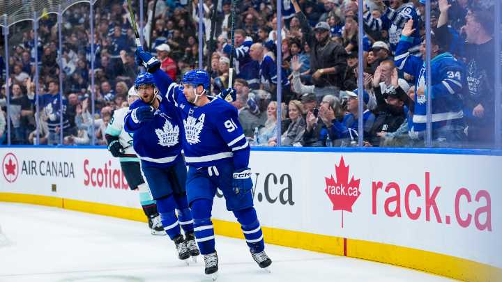 Tavares accomplishes rare feat with 500th point for Maple Leafs