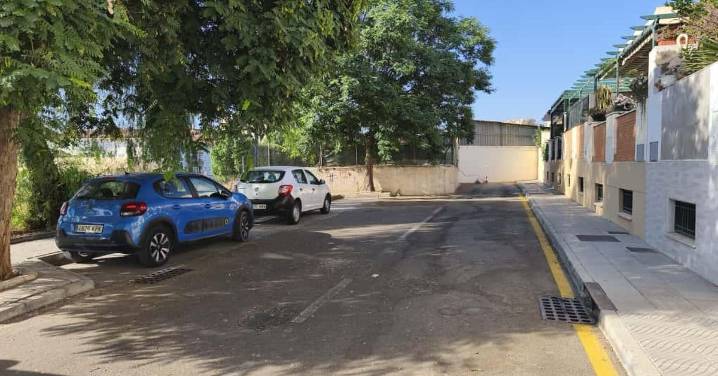Vélez-Málaga habilita un vial y una nueva zona comercial en Torre del Mar