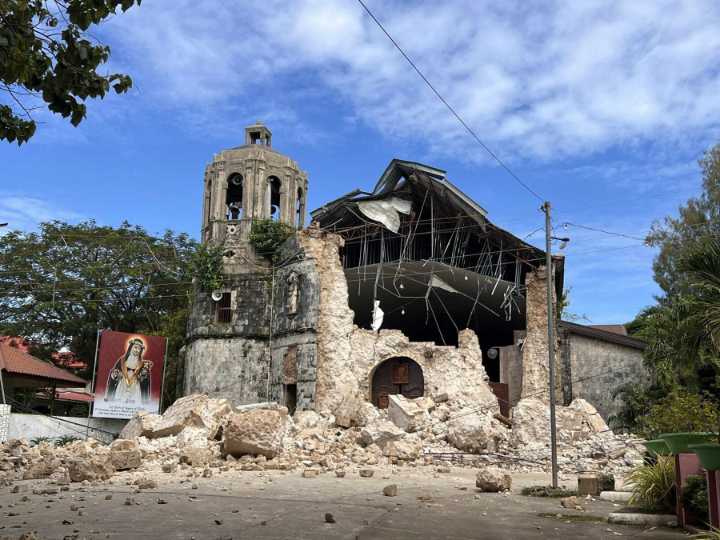 Rescuers in desperate search after a powerful earthquake hit the Philippines, killing at least 69