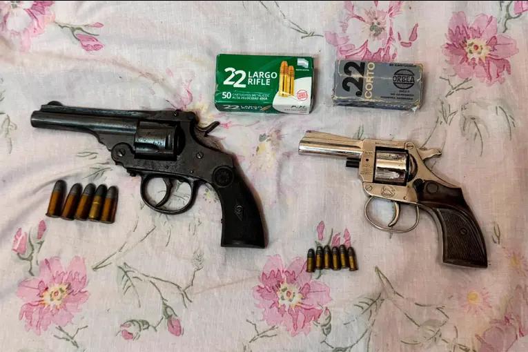 Tras la muerte de un hombre, allanaron una vivienda y secuestraron armas en Paraná