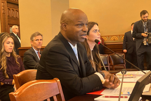 Juez de Chicago prohíbe que el ICE realice arrestos en tribunales