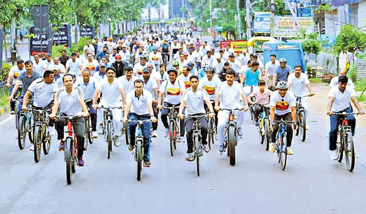 Massive cycle rally held in Hanamkonda to mark Police Commemoration Week