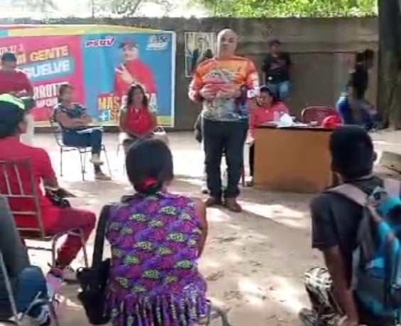 Sabinito Romero junto a comunidad se reúne con el alcalde de Machiques, Marco Perrotta, para tratar robo de ganado, ocupación de tierras y otros problemas de los yukpa