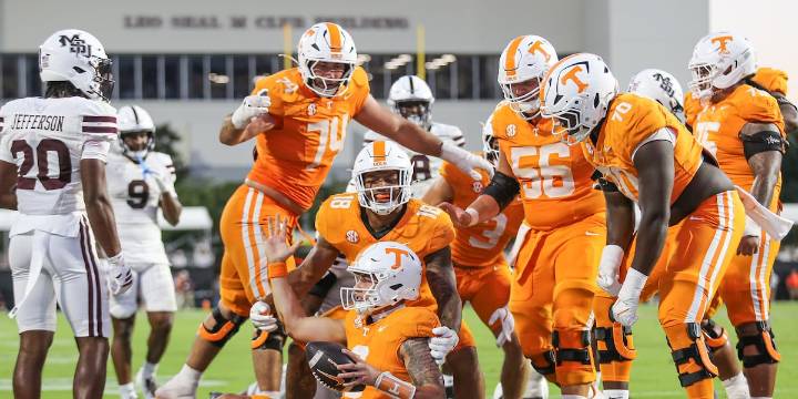 Tennessee moves up in AP Poll after multiple top 10-ranked teams fall out of top 25