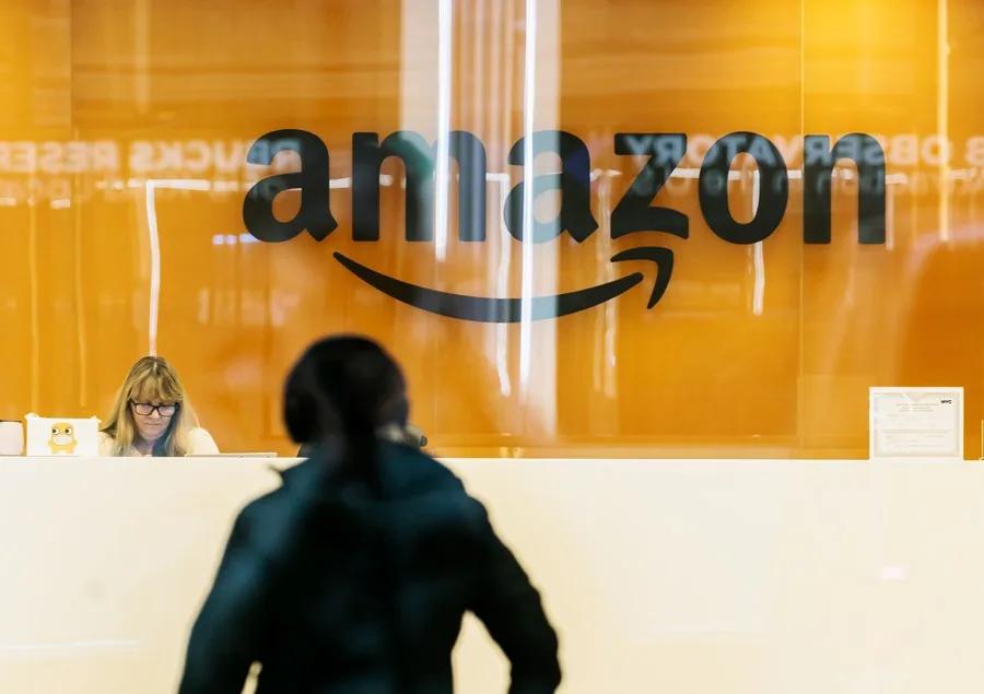 Amazon eliminará al menos 14,000 empleos corporativos para impulsar la IA