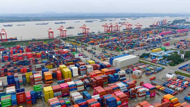 EU analiza imponer nuevas restricciones a exportaciones hacia China