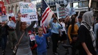 Miedo y rabia en Chicago por las redadas de Trump contra inmigrantes: "Nuestros padres se esconden y nosotros no salimos sin carnet"