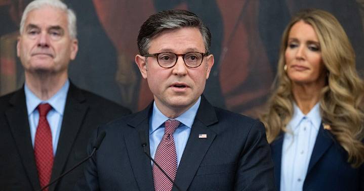 Government shutdown live updates as missed paychecks, benefit lapses increase pressure for deal