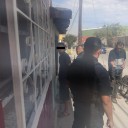 Veterinarios del DABA intentan salvar a un perro que fue estrangulado por un hombre en La Chaveña