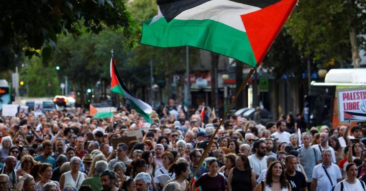 Miles de personas se manifiestan en Córdoba por Gaza: "No es una guerra, es un genocidio"