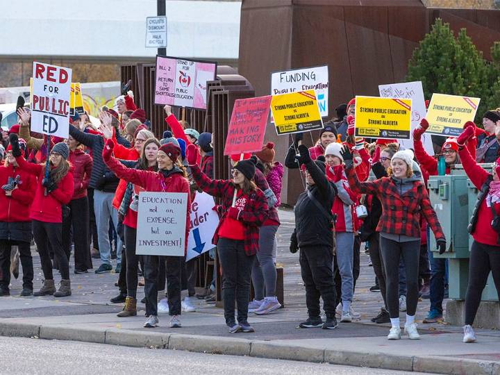 'Dark day for education': Alberta teachers, parents react to Bill 2
