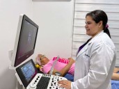 Jornada del Mes Rosa: Atención Integral para 100 Pacientes con Cáncer