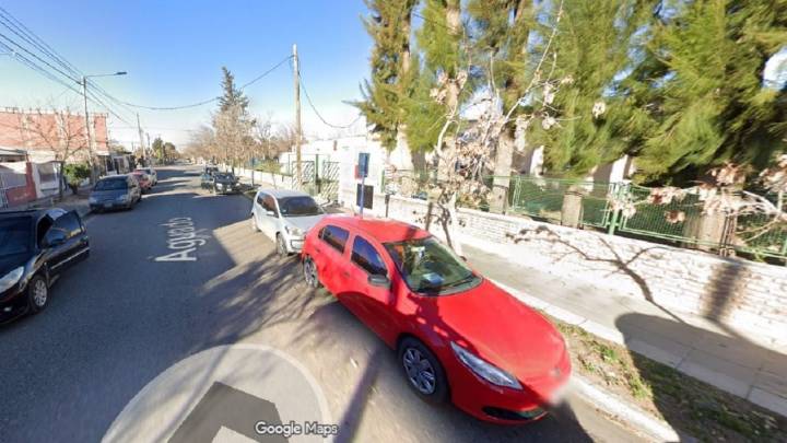 Se masturbó frente a una escuela porque no le dejaron retirar a un niño