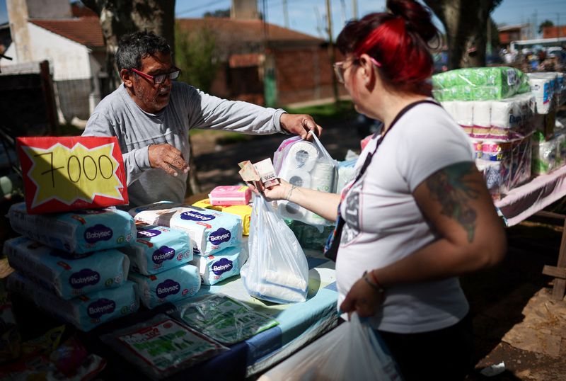 Argentina economic activity growth seen slowing to 2.5% in August