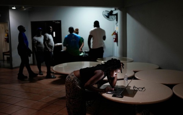 El huracán Melissa azota Jamaica como la tormenta más fuerte registrada en su historia