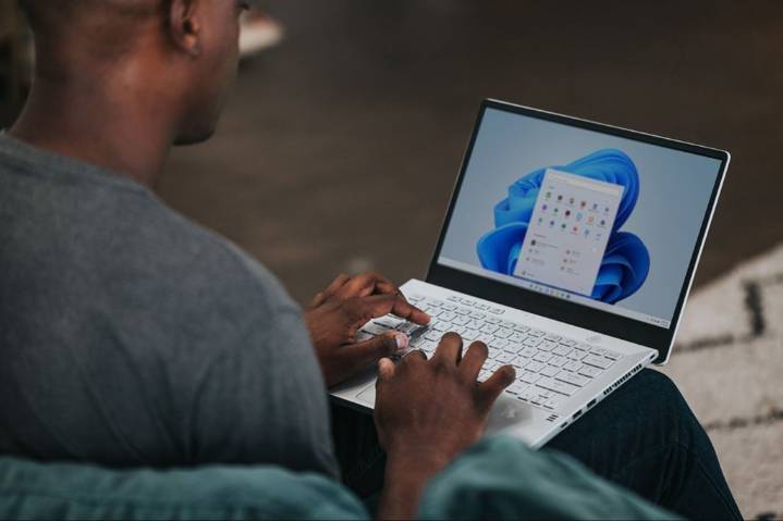 Master Your Computer with Microsoft Office 2021 for Windows and Free Training